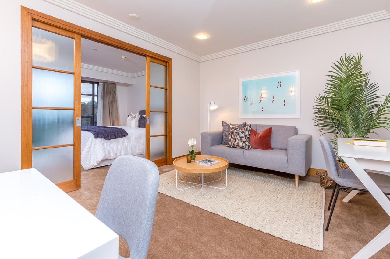 Stylish Central City Apartment With Pool And Gym Auckland Bagian luar foto