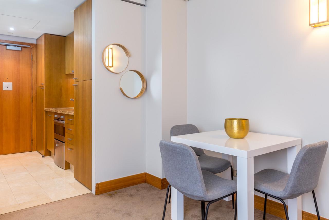 Stylish Central City Apartment With Pool And Gym Auckland Bagian luar foto